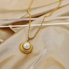 Load image into Gallery viewer, Pearl Pendant Necklace