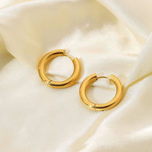 Load image into Gallery viewer, Gold Earrings