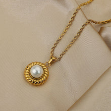 Load image into Gallery viewer, Pearl Pendant Necklace