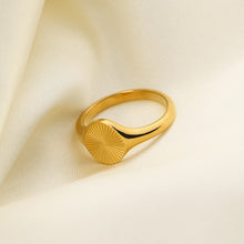 Load image into Gallery viewer, Circular Stripe Ring