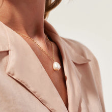 Load image into Gallery viewer, Pearl Pendant Necklace