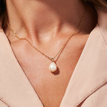 Load image into Gallery viewer, Pearl Pendant Necklace