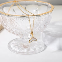 Load image into Gallery viewer, Fish Tail Pendant Necklace
