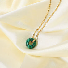 Load image into Gallery viewer, Emerald Pendant Necklace