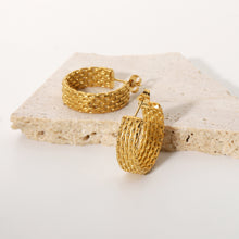 Load image into Gallery viewer, Twist Pattern  Earring