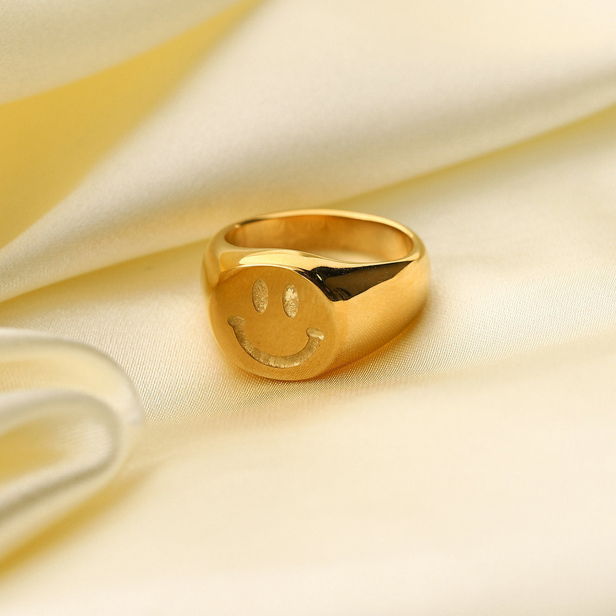 Smiling Face Ring – URBENSI JEWELRY